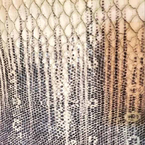 Street Level Crossbody Purse Faux Snakeskin Print & Cream w/ Gold chain Strap - Picture 8 of 14